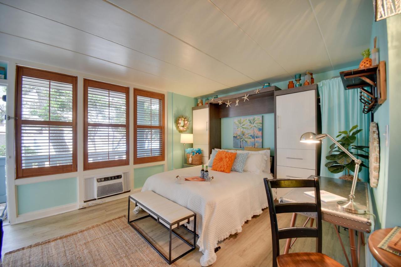 Chic Virginia Beach Retreat - Pool, Steps To Beach Εξωτερικό φωτογραφία