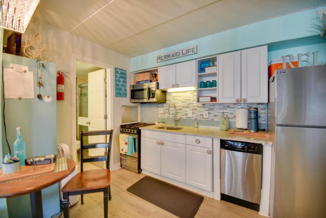 Chic Virginia Beach Retreat - Pool, Steps To Beach Εξωτερικό φωτογραφία