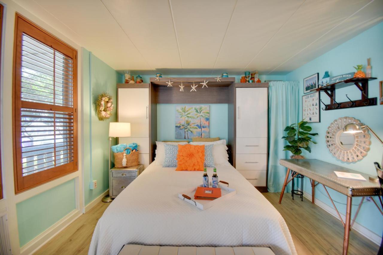 Chic Virginia Beach Retreat - Pool, Steps To Beach Εξωτερικό φωτογραφία
