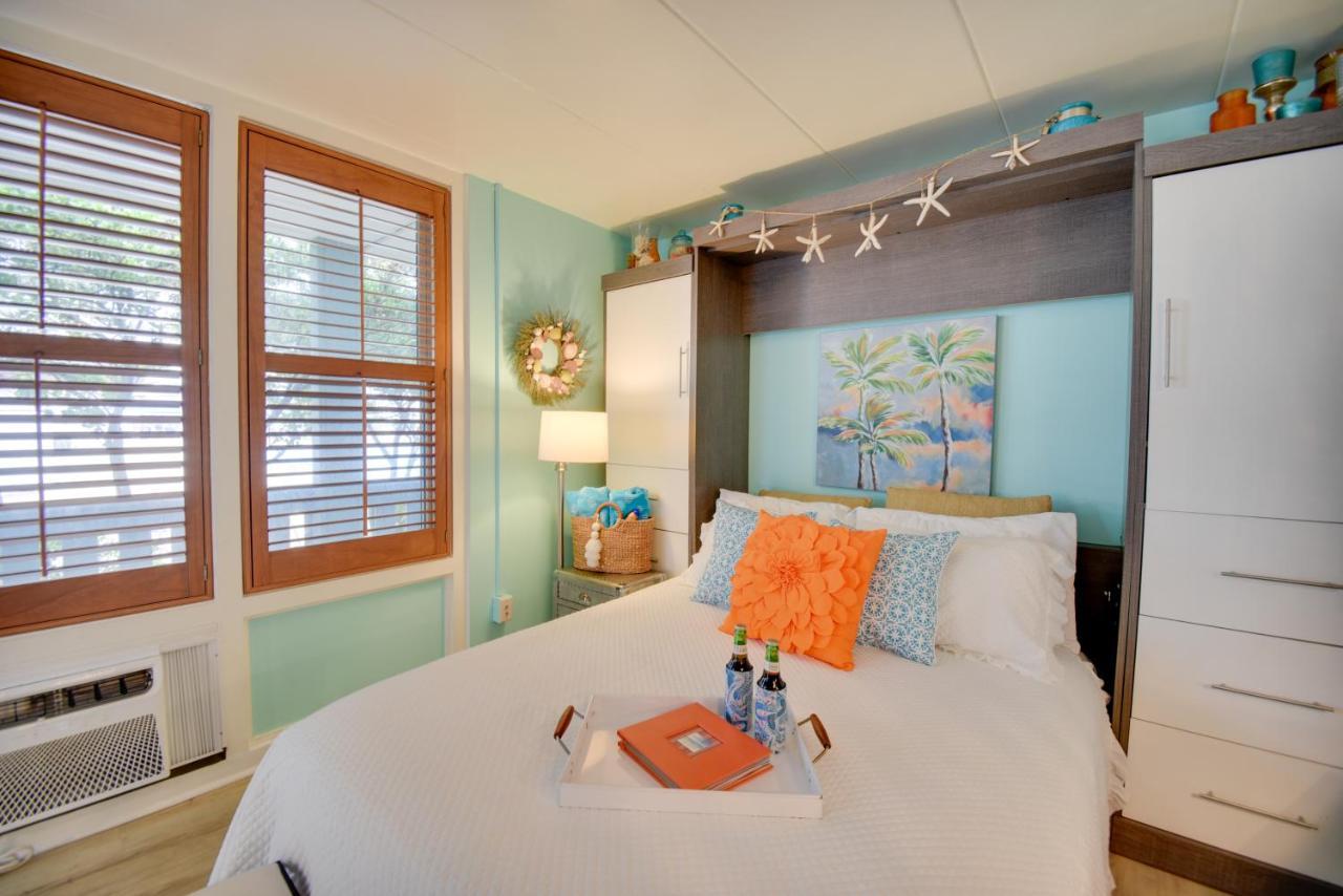 Chic Virginia Beach Retreat - Pool, Steps To Beach Εξωτερικό φωτογραφία