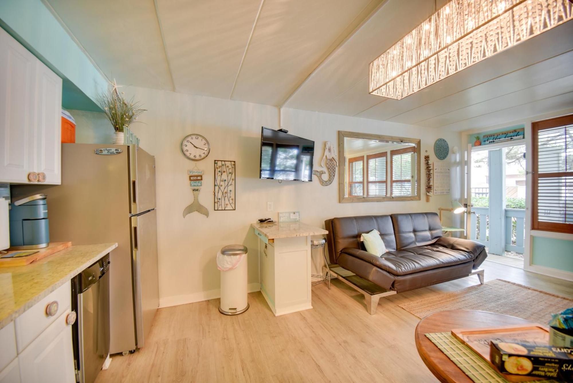 Chic Virginia Beach Retreat - Pool, Steps To Beach Εξωτερικό φωτογραφία