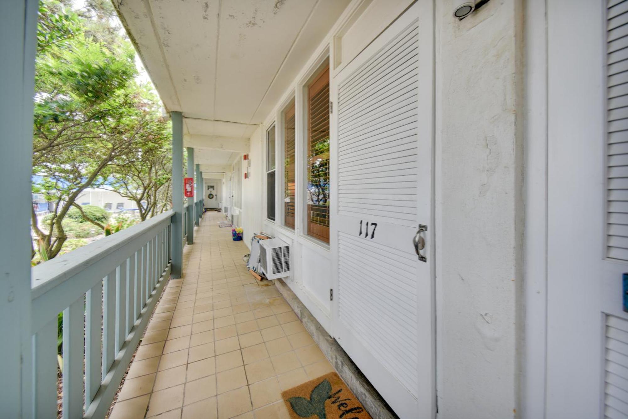 Chic Virginia Beach Retreat - Pool, Steps To Beach Εξωτερικό φωτογραφία