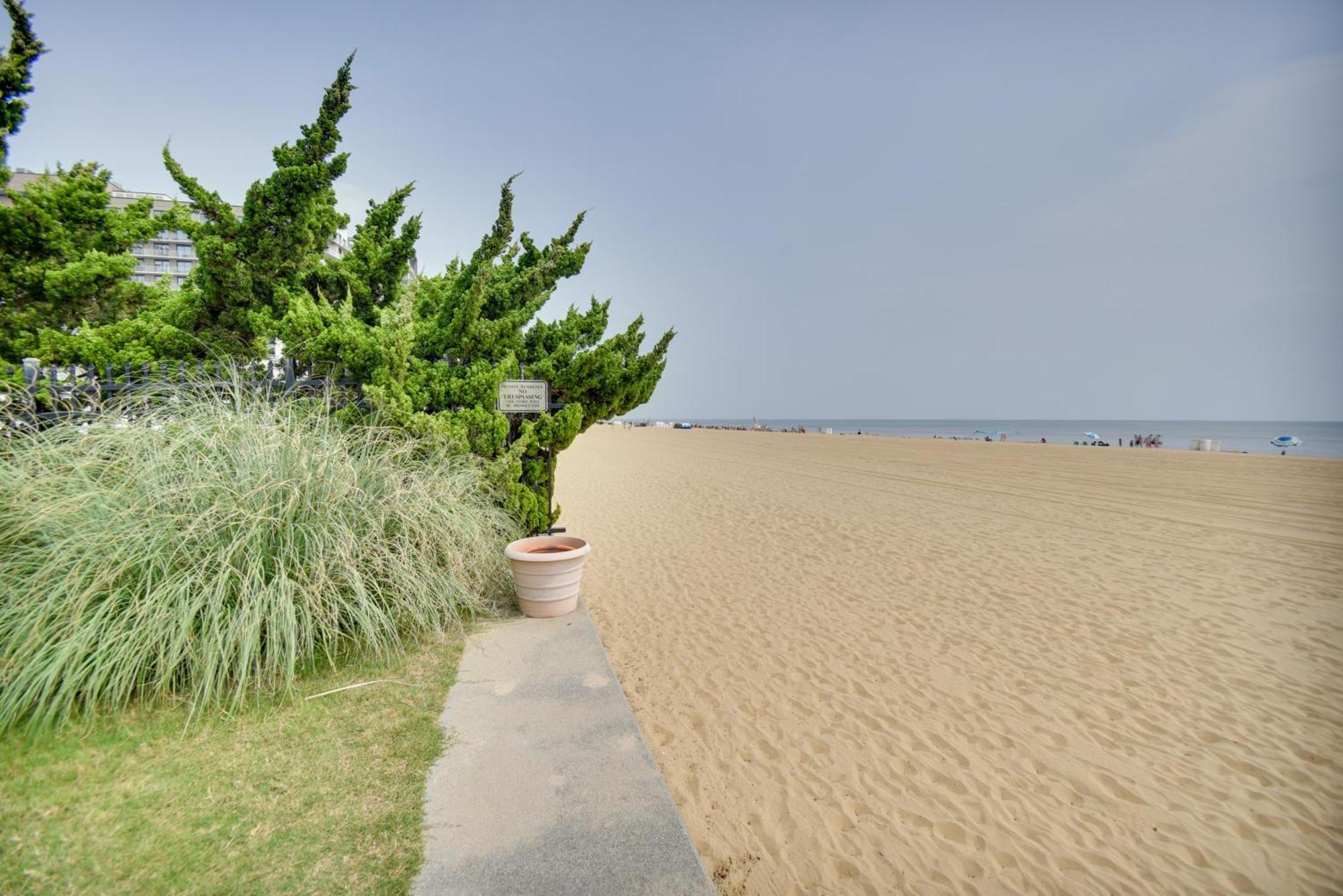 Chic Virginia Beach Retreat - Pool, Steps To Beach Εξωτερικό φωτογραφία