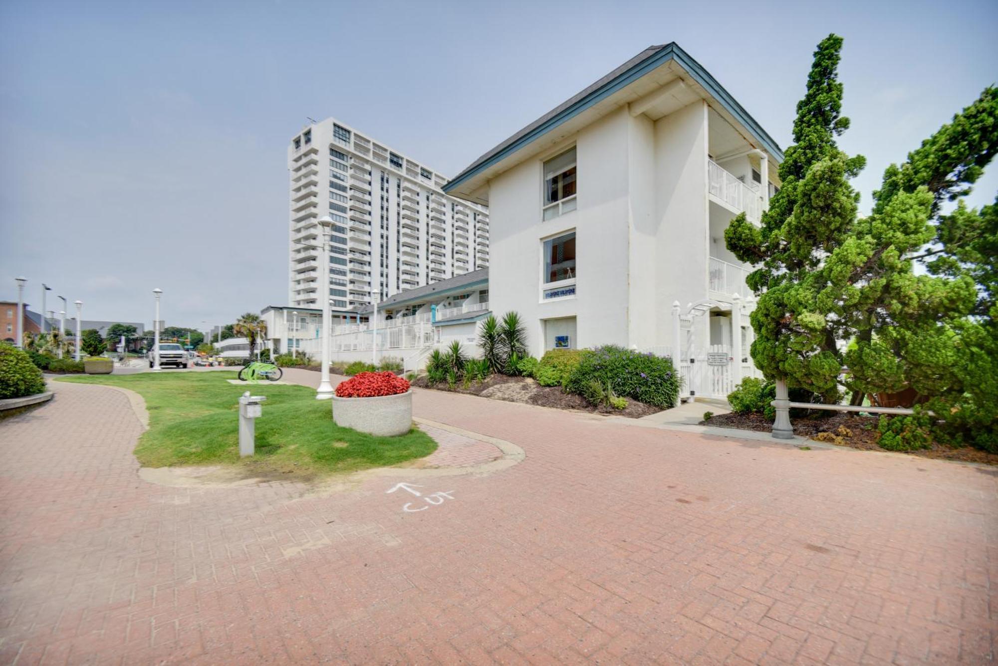 Chic Virginia Beach Retreat - Pool, Steps To Beach Εξωτερικό φωτογραφία