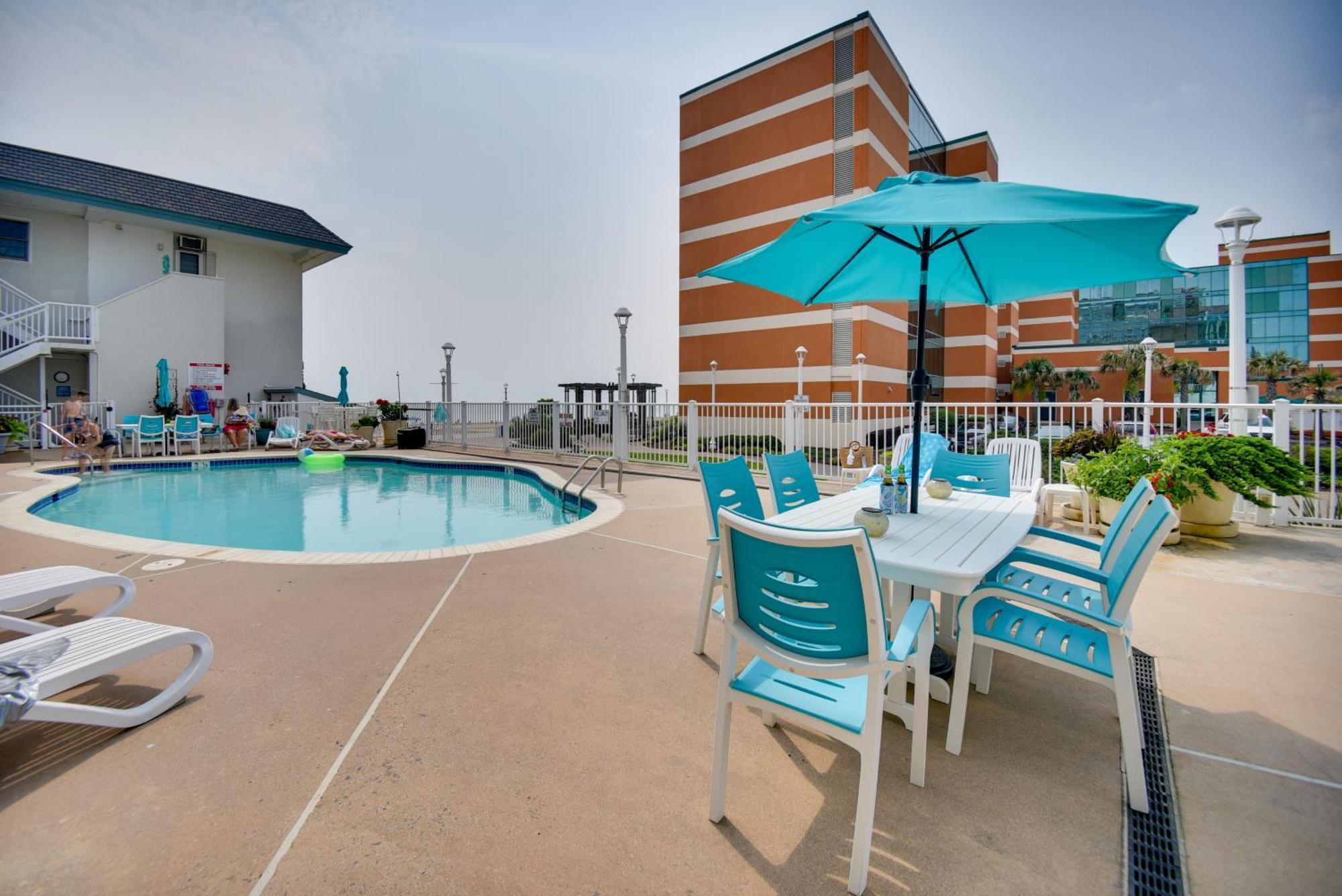 Chic Virginia Beach Retreat - Pool, Steps To Beach Εξωτερικό φωτογραφία