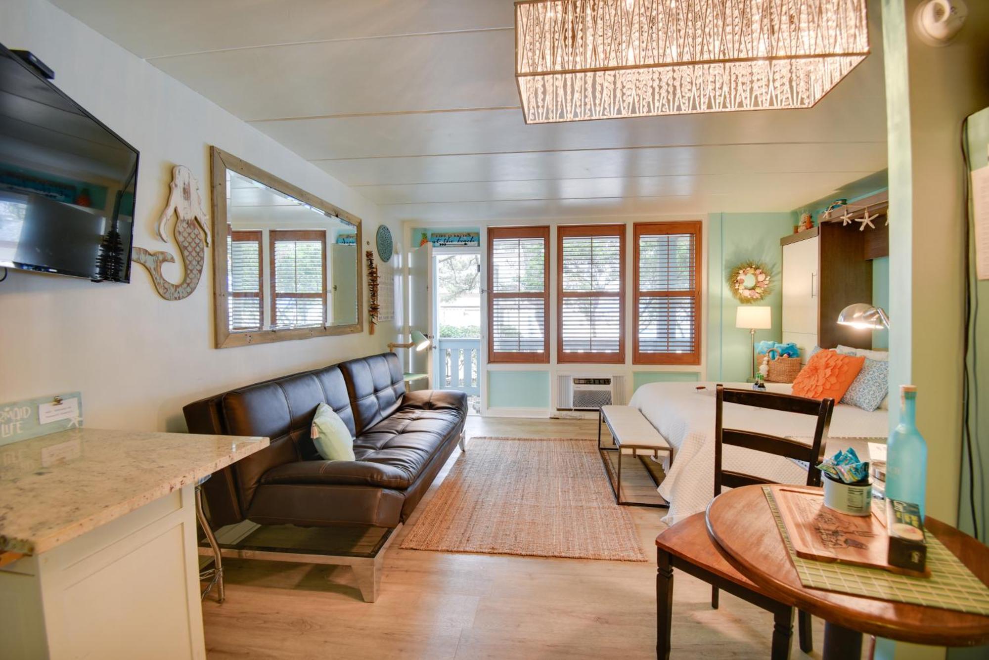 Chic Virginia Beach Retreat - Pool, Steps To Beach Εξωτερικό φωτογραφία